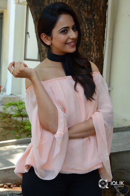 Rakul-Preet-At-Jaya-Janaki-Nayaka-Movie-Success-Meet